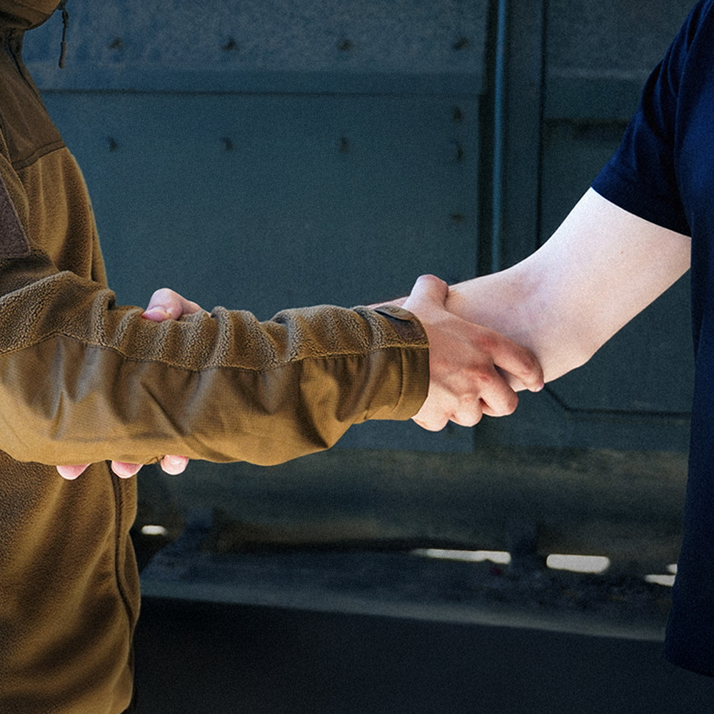 «Вітання по вені»: що означає це рукостискання